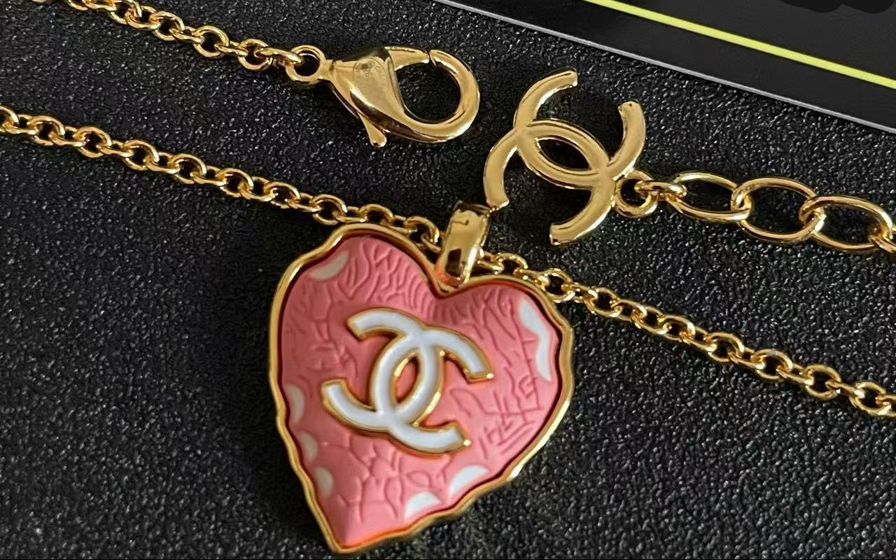 [Lume Jewelry] Heart-shaped Necklace & Earring Set
