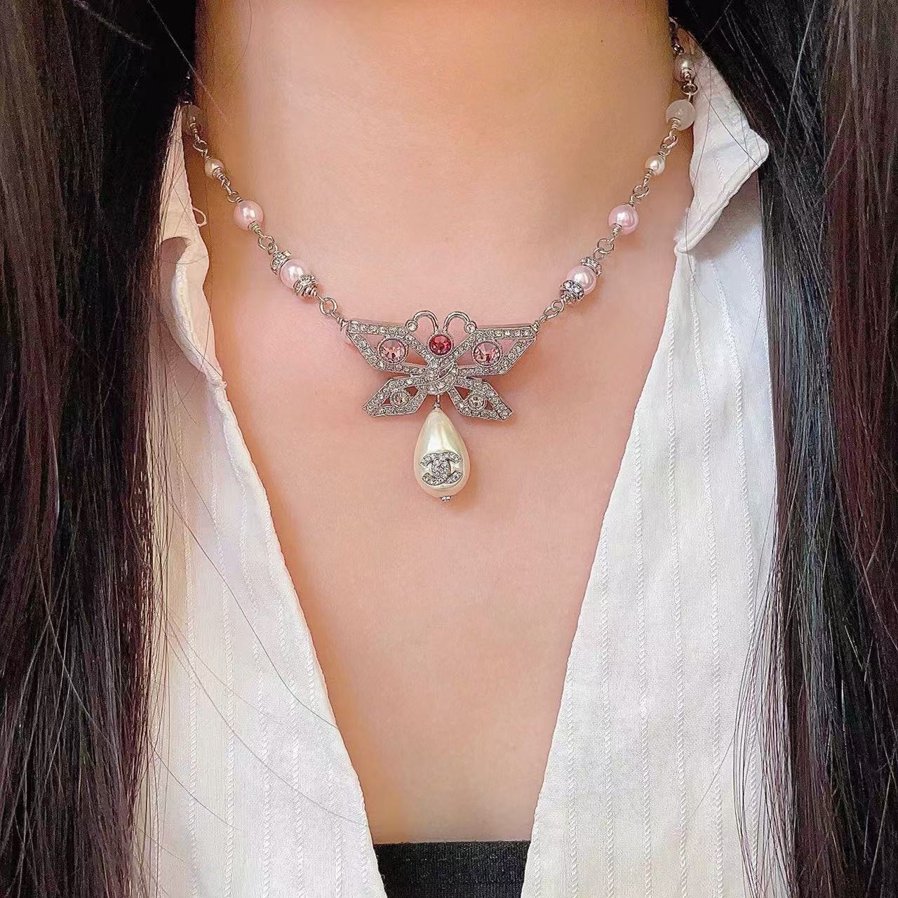 [Lume Jewelry] Bow & Pearl Double C Pavé Diamond Necklace