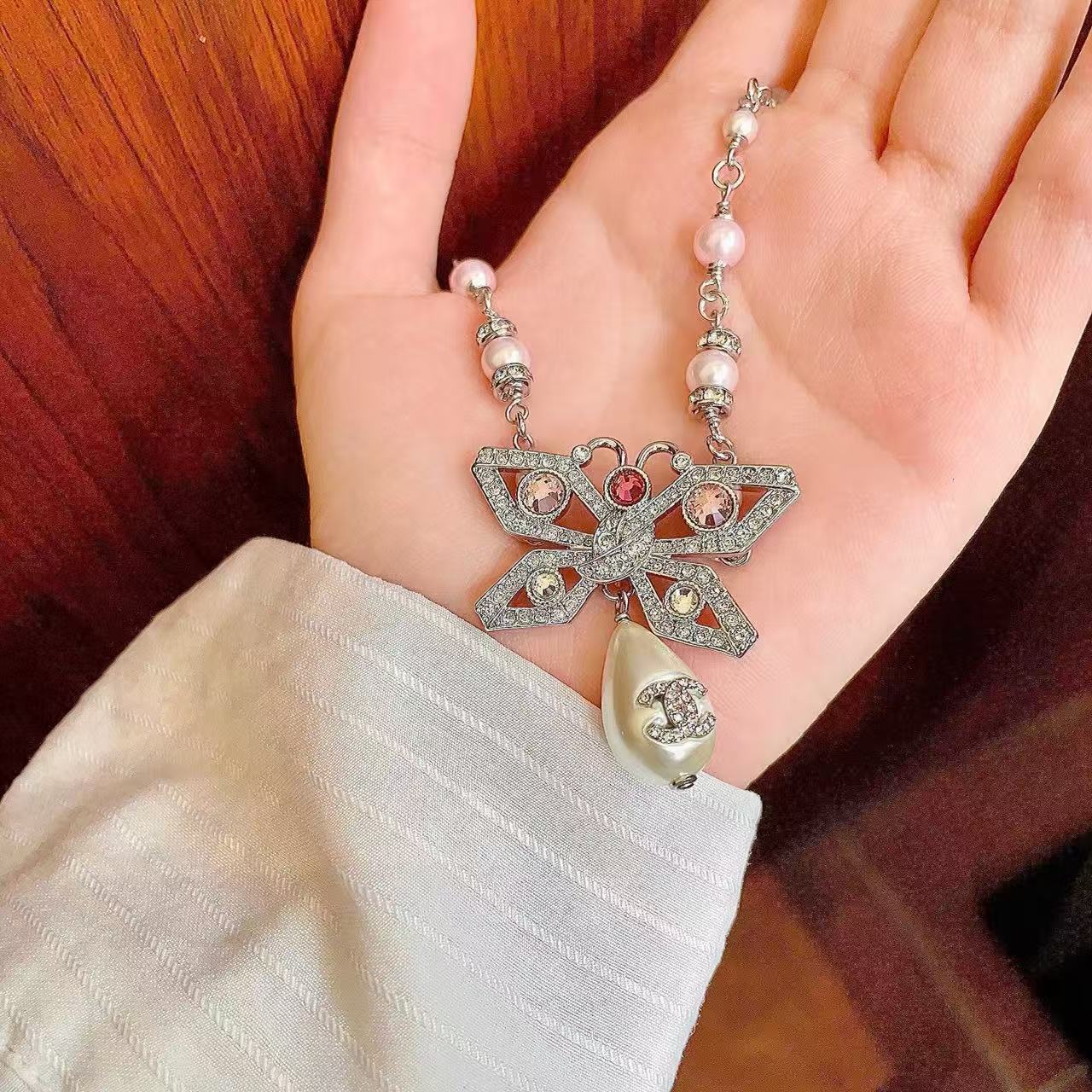 [Lume Jewelry] Bow & Pearl Double C Pavé Diamond Necklace