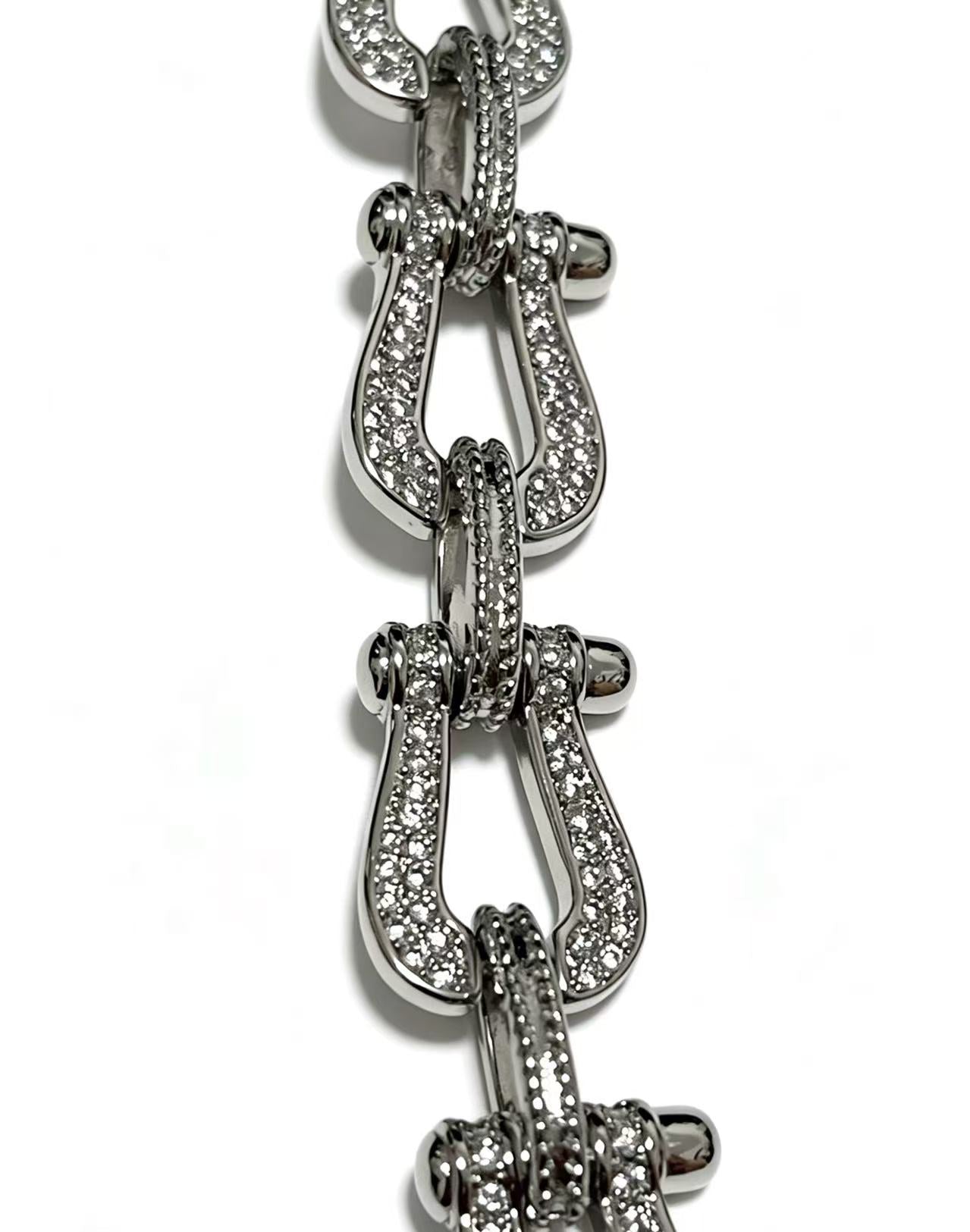 ¡®Lume JewelryDiamond-studded Horseshoe Bracelet