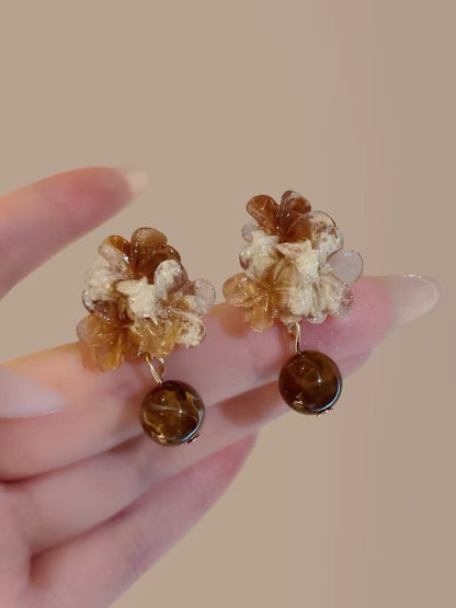 Floral vibe stud earrings