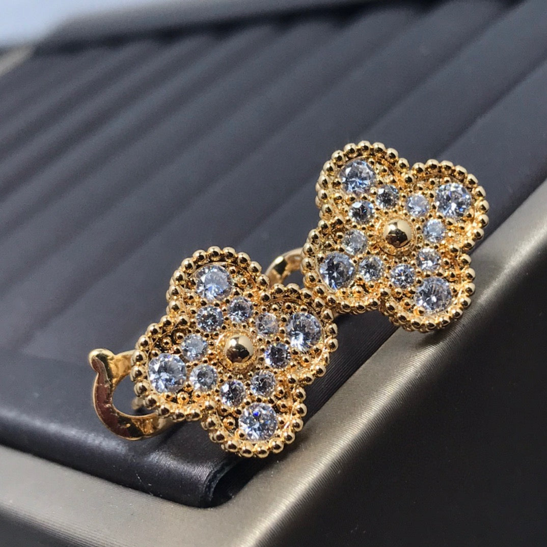 ¡®Lume Jewelry¡¯Full Pave Clover Stud Earrings