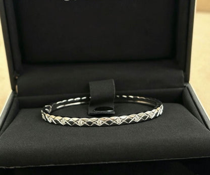 ¡®Lume Jewelry¡¯CoCo Crush Thin Mini Diamond‑Set Quilted Bangle