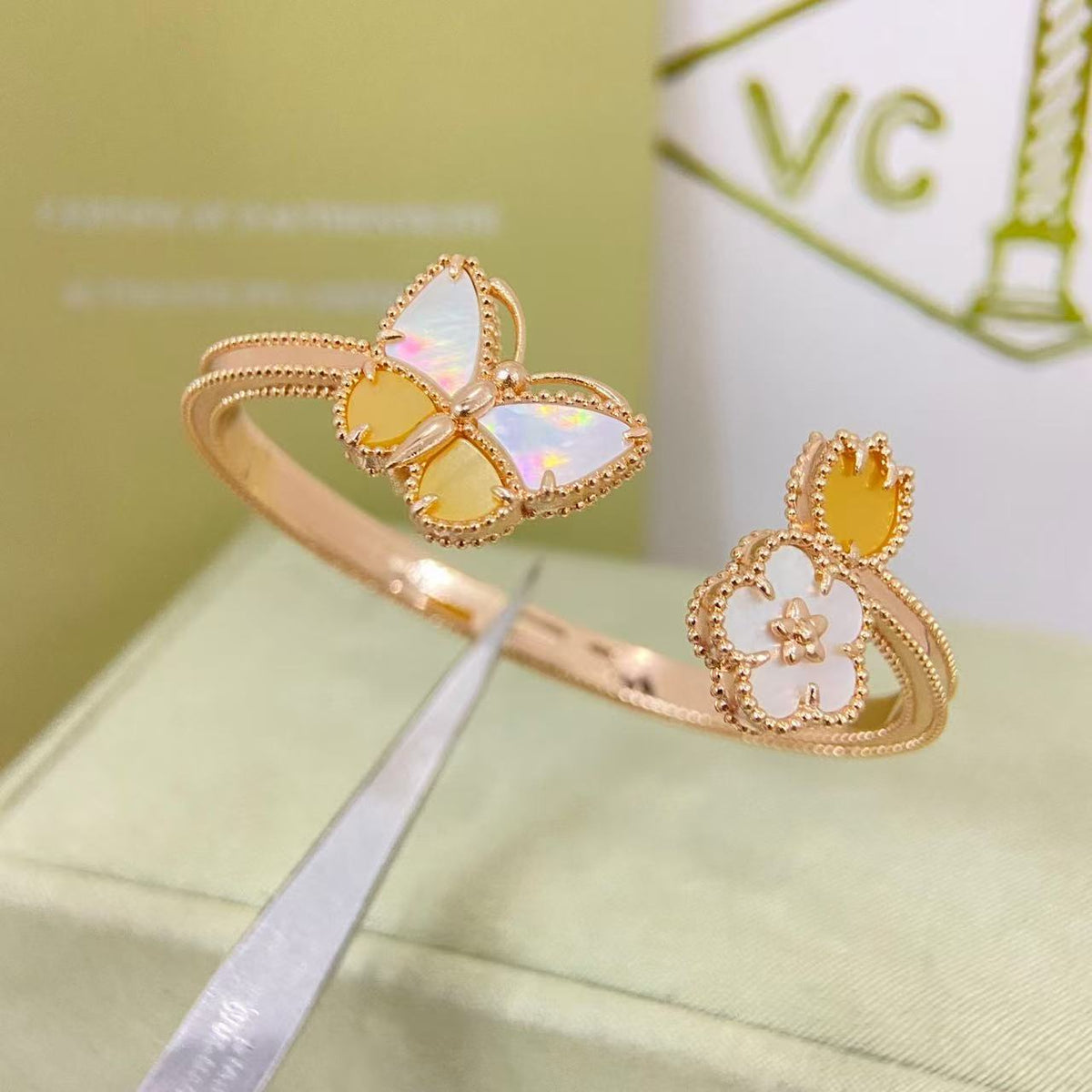 ¡®Lume Jewelry¡¯Lucky Alhambra Butterfly & Clover Open Bangle,