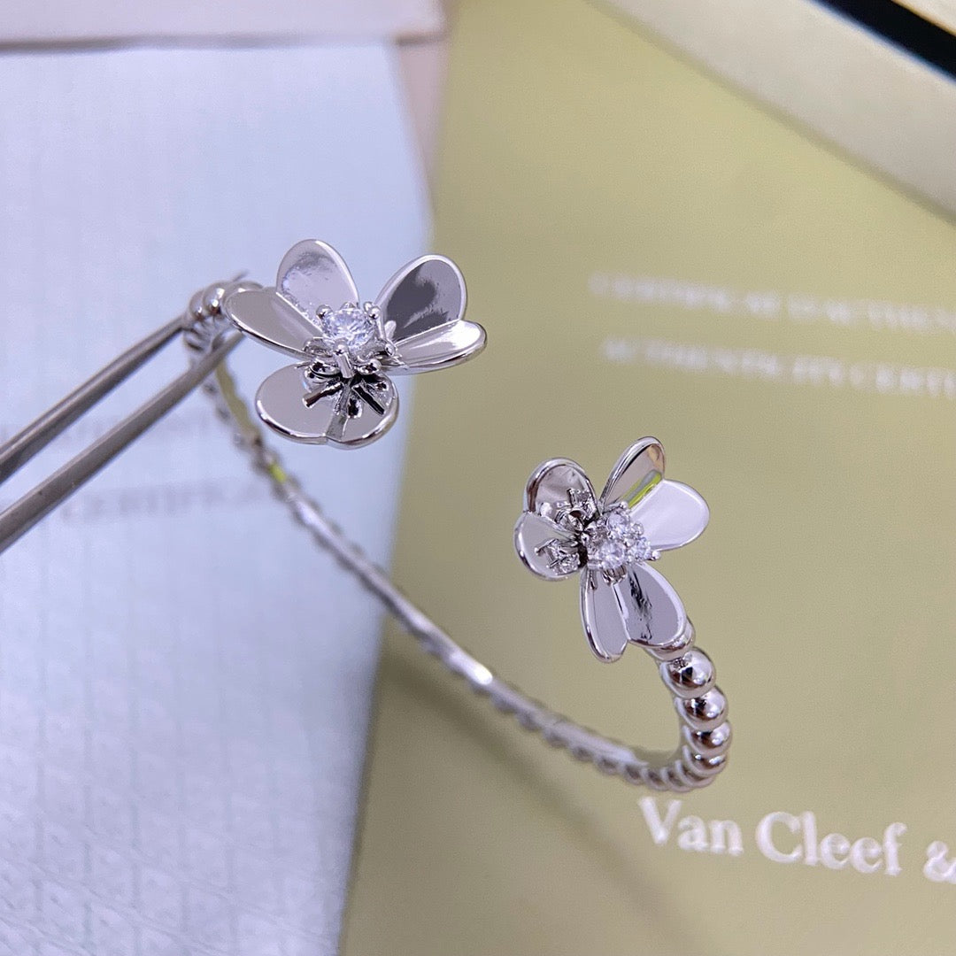 ¡®Lume Jewelry¡¯Frivole Two‑Flower Open Bangle,