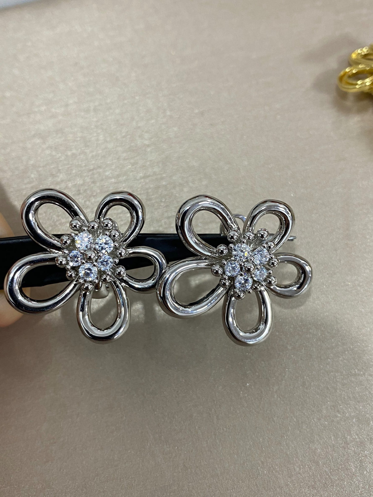 [Lume Jewelry]Flowerlace Stud Earrings,
