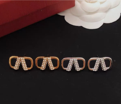 [Lume Jewelry]V-shaped stud earrings