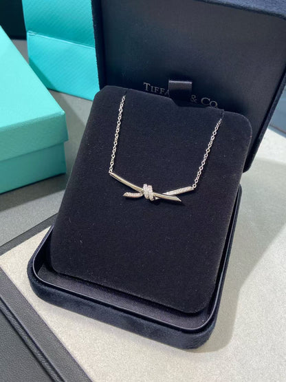[Lume Jewelry]T House Diamond-Studded Knot Necklace