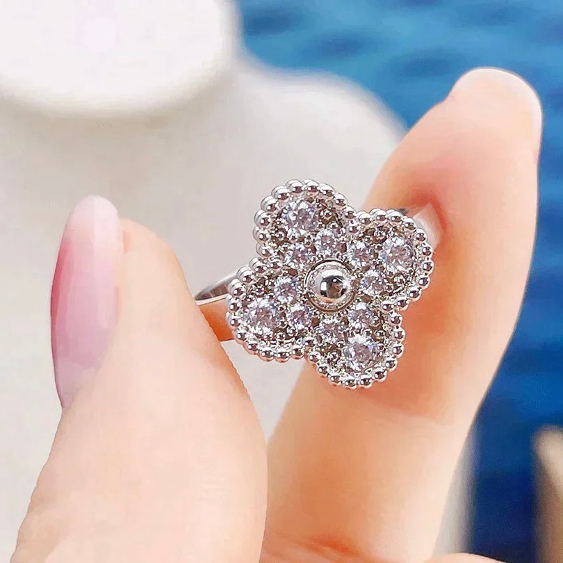 ¡®Lume Jewelry¡¯CLOVER DIAMOND RING