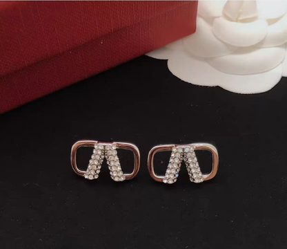 [Lume Jewelry]V-shaped stud earrings