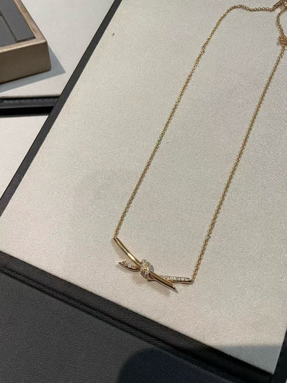 [Lume Jewelry]T House Diamond-Studded Knot Necklace
