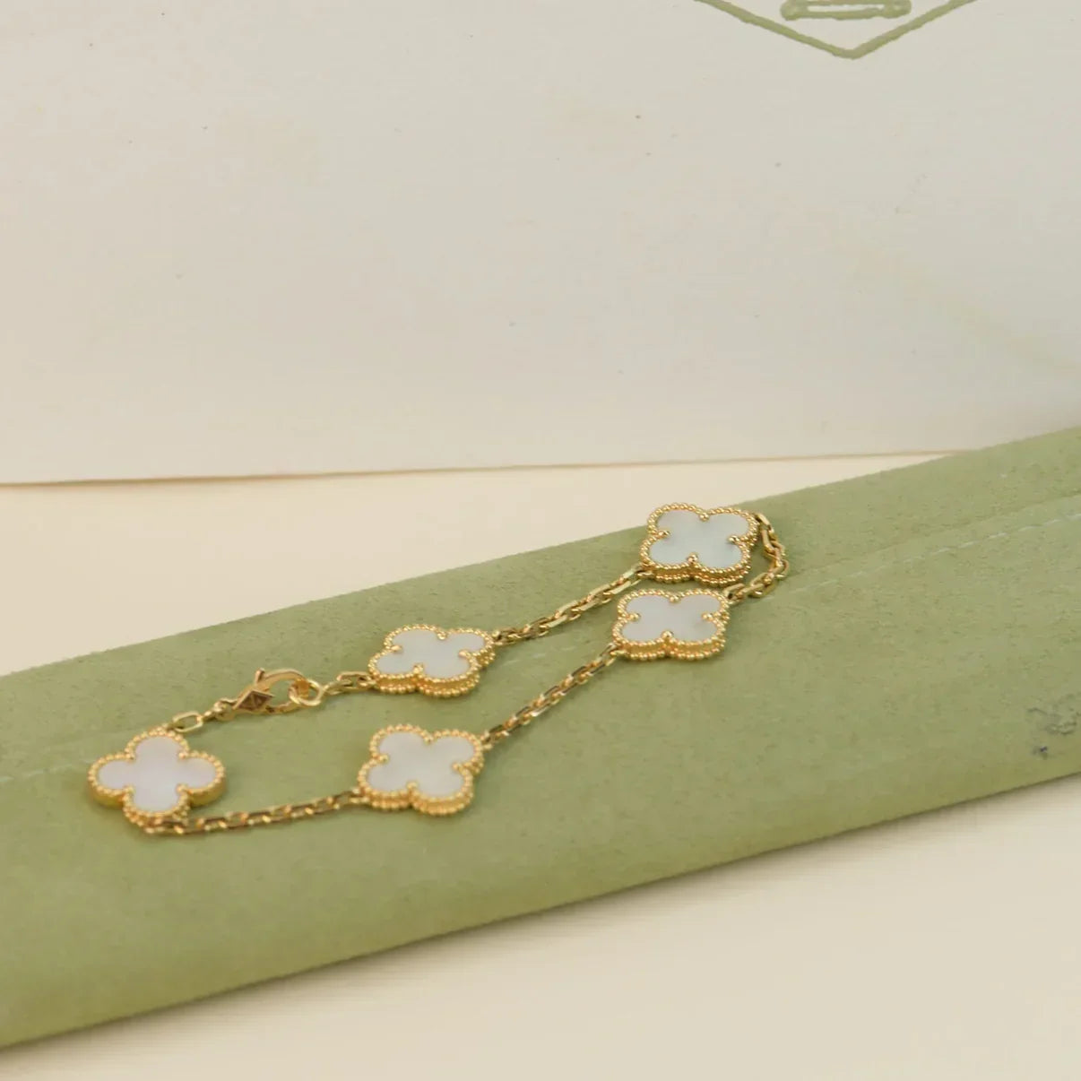 [Lume Jewelry]New CLOVER WHITE PEARL MOP 5 MOTIF BRACELET COLLECTION