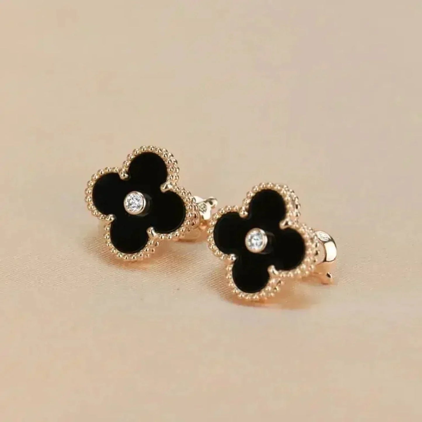 ¡®Lume Jewelry¡¯CLOVER MEDIUM 1 MOTIFS ONYX DIAMOND EARRINGS