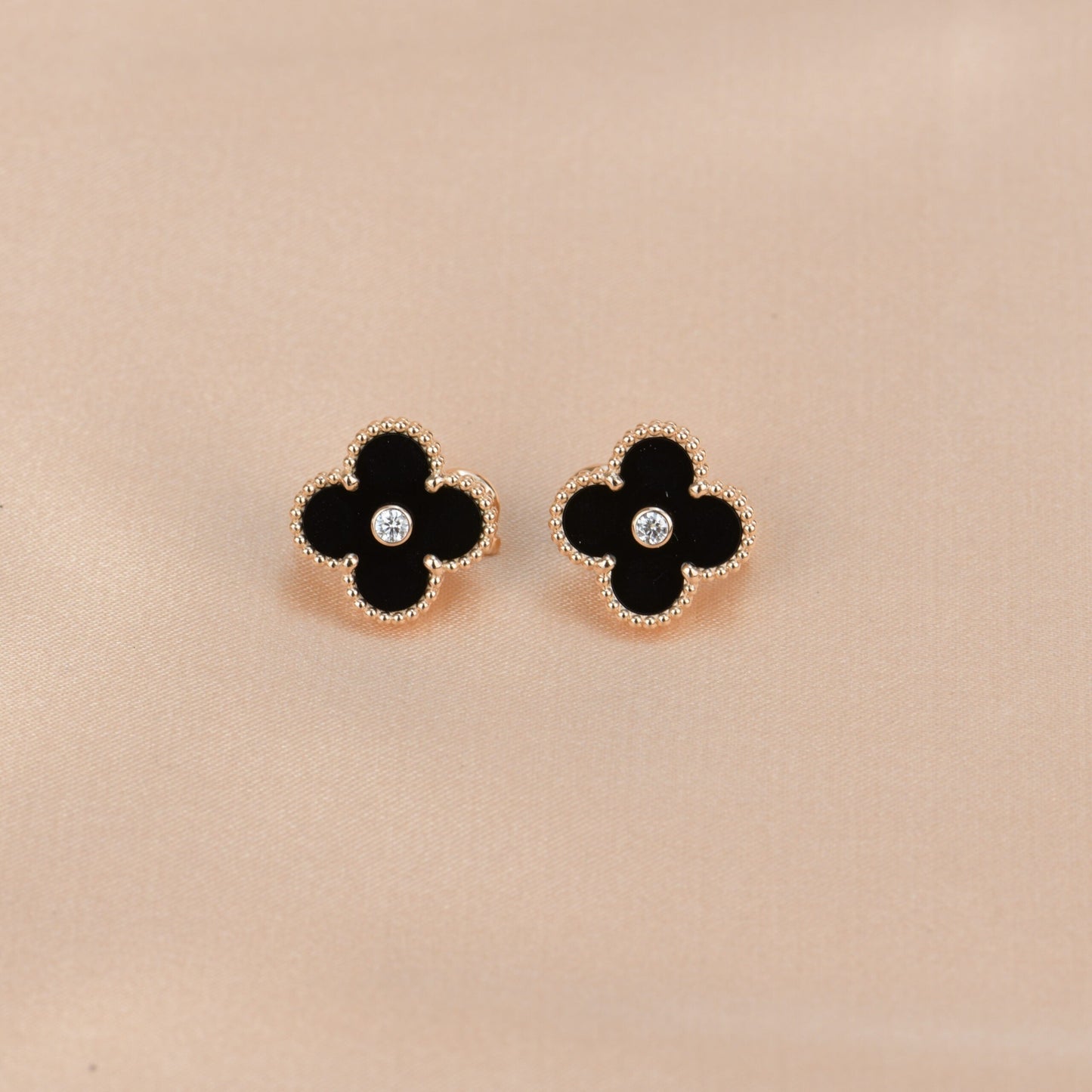 ¡®Lume Jewelry¡¯CLOVER MEDIUM 1 MOTIFS ONYX DIAMOND EARRINGS