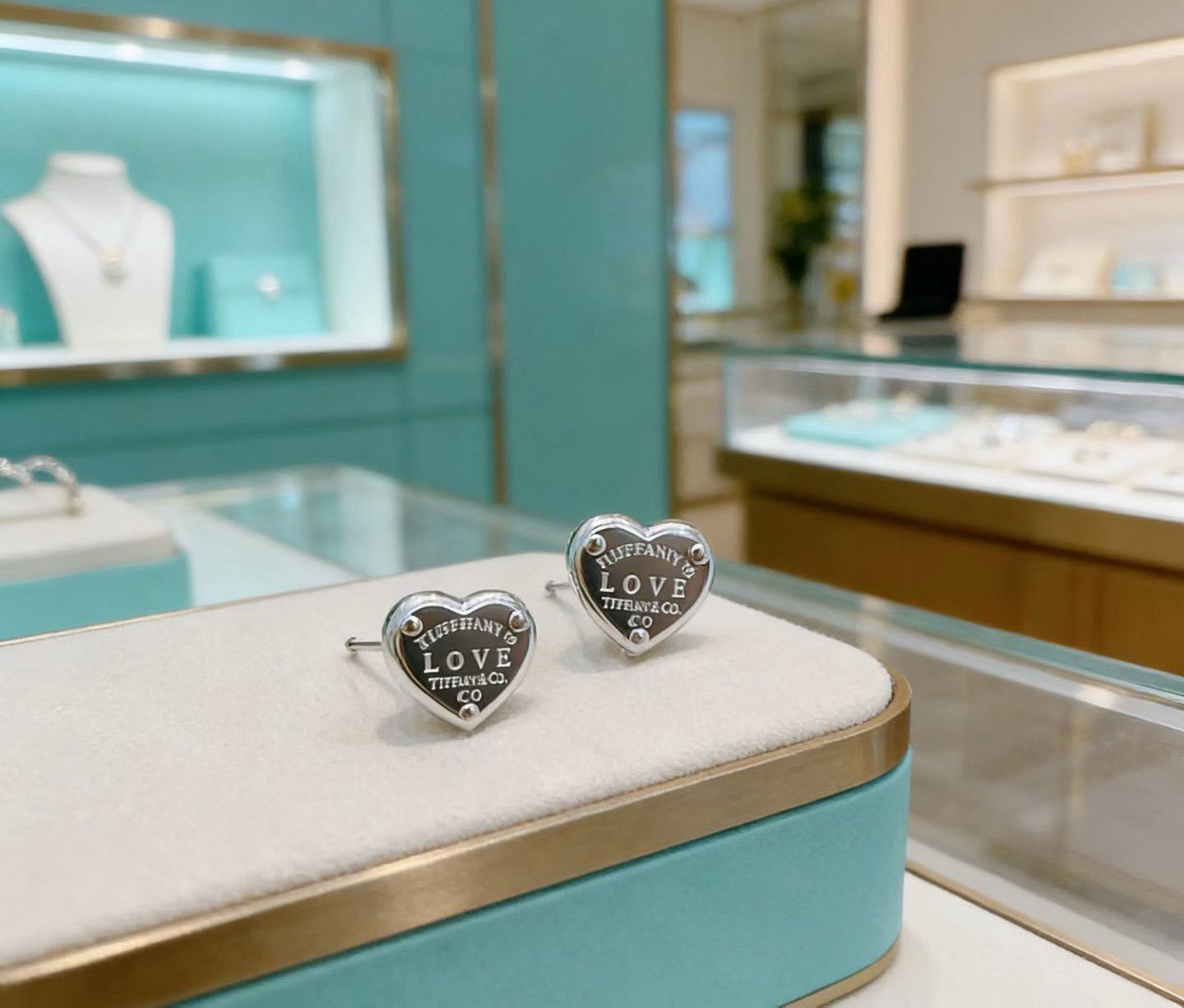 [Lume Jewelry]New Heart-Shaped Stud Earrings