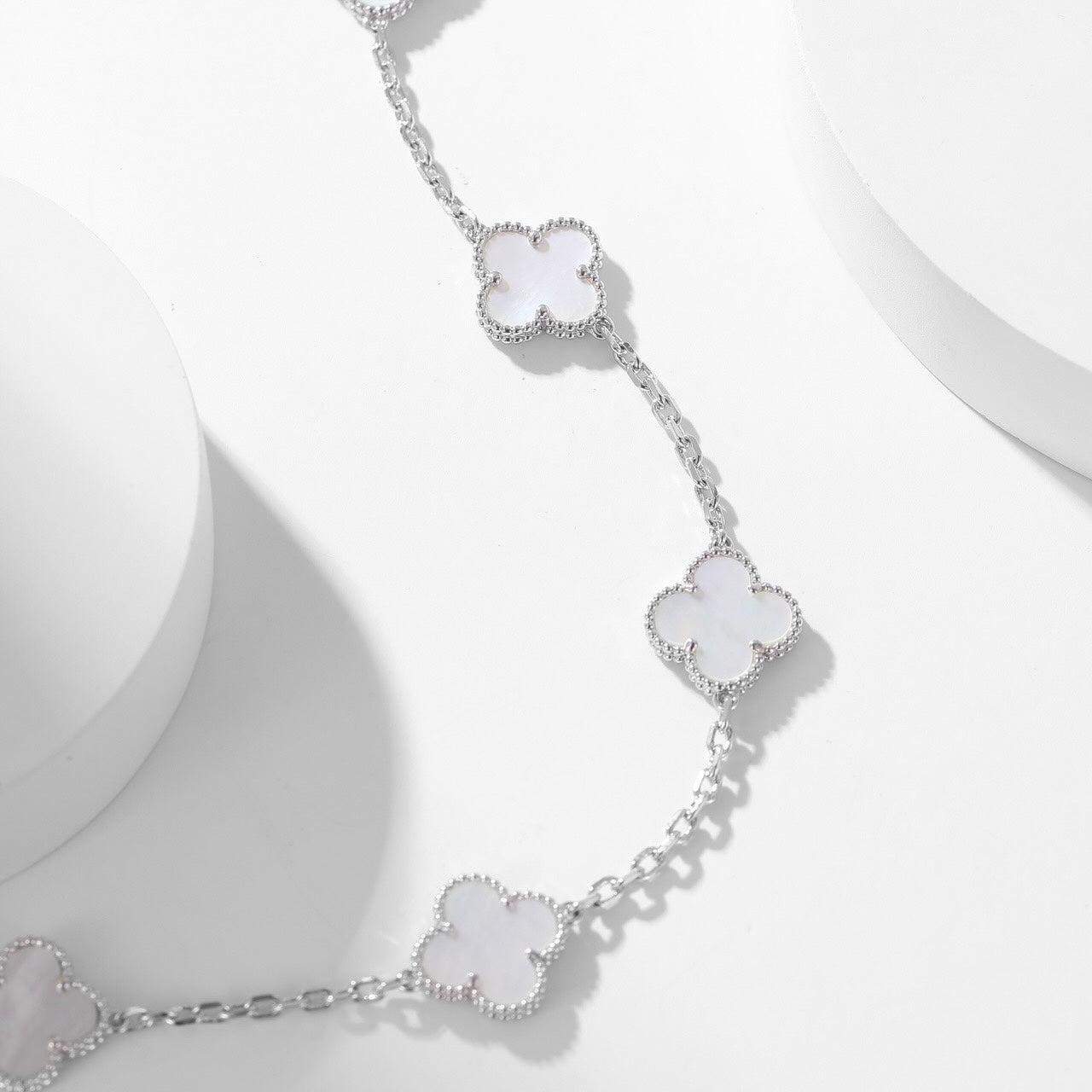 ¡®Lume Jewelry¡¯CLOVER 10 MOTIFS WHITE MOTHER OF PEARL NECKLACE