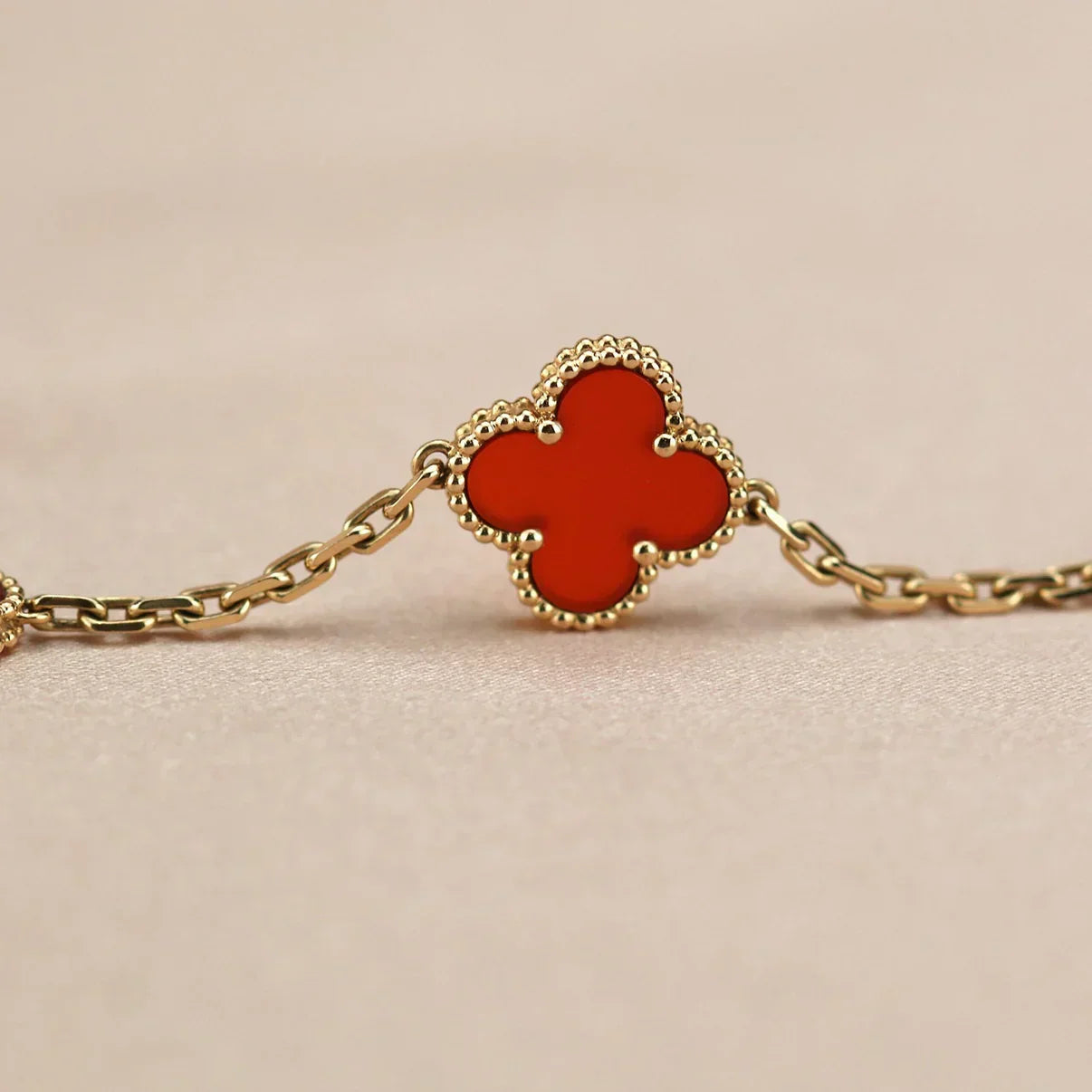 [Lume Jewelry]New  CLOVER 5 MOTIF RED CORNELIAN BRACELET COLLECTION