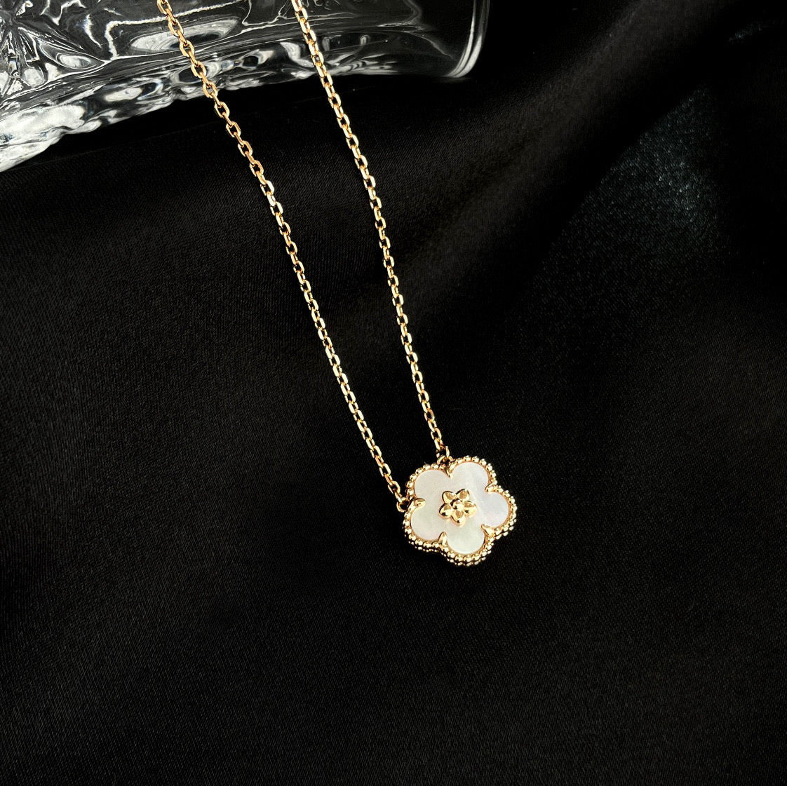 ¡®Lume Jewelry¡¯LUCKY  WHITE MOP  PLUM BLOSSOM NECKLACE