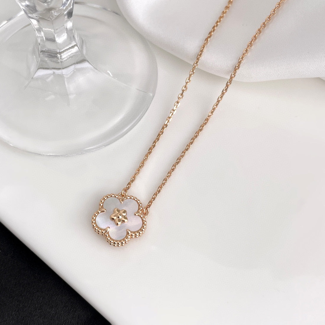 ¡®Lume Jewelry¡¯LUCKY  WHITE MOP  PLUM BLOSSOM NECKLACE