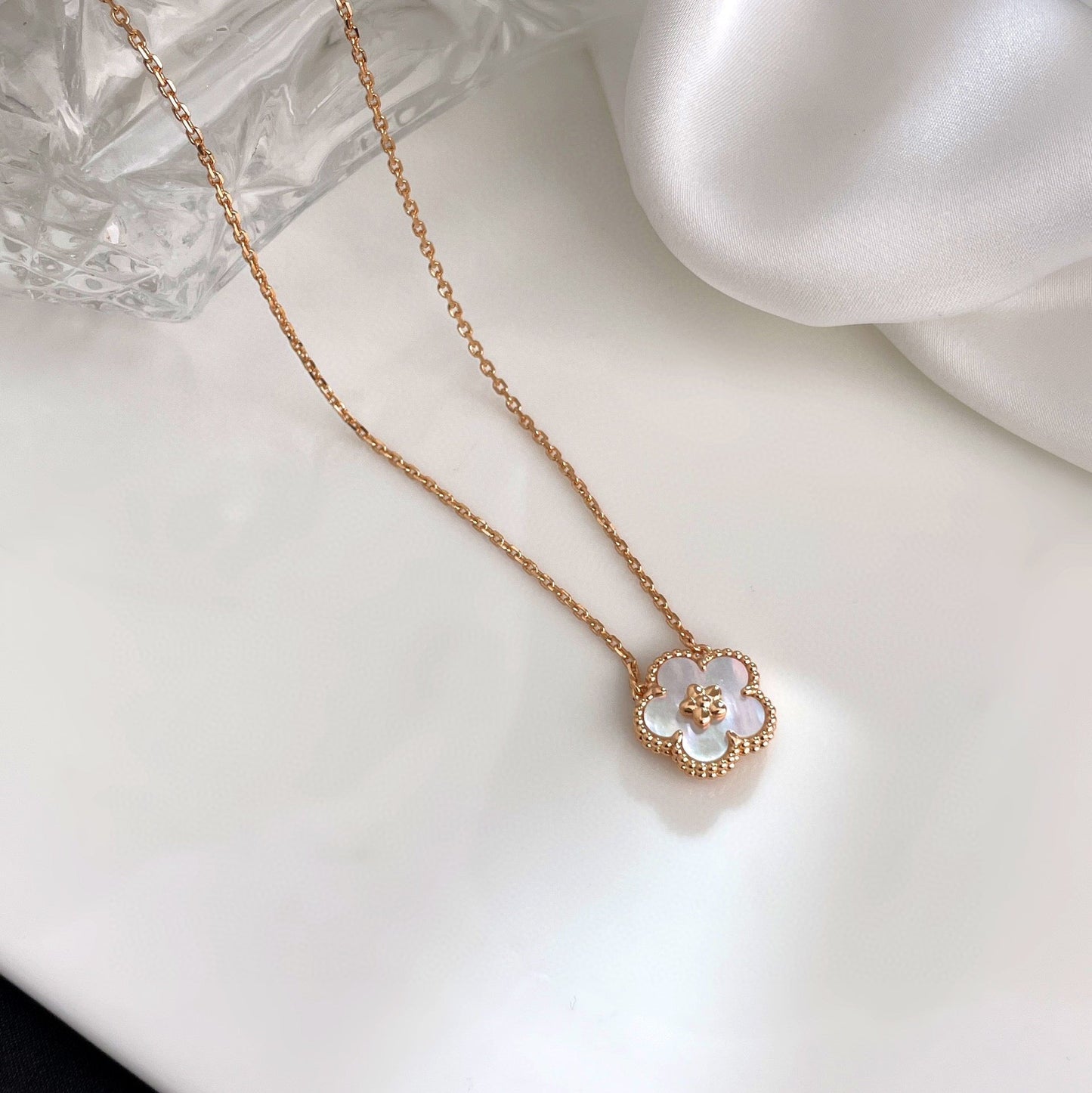 ¡®Lume Jewelry¡¯LUCKY  WHITE MOP  PLUM BLOSSOM NECKLACE