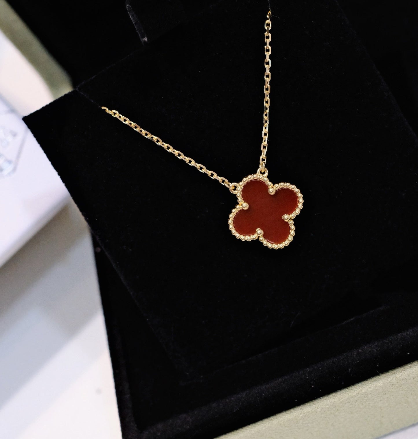 ¡®Lume Jewelry¡¯CLOVER 15MM CARNELIAN SINGLE FLOWER NECKLACE