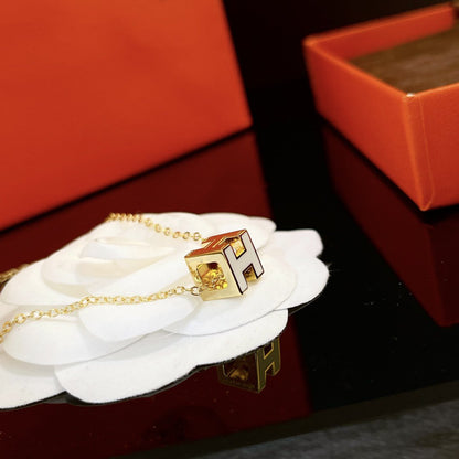 ¡®Lume Jewelry¡¯H WHITE SQUARE GOLD NECKLACE