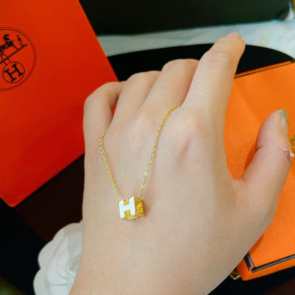 ¡®Lume Jewelry¡¯H WHITE SQUARE GOLD NECKLACE
