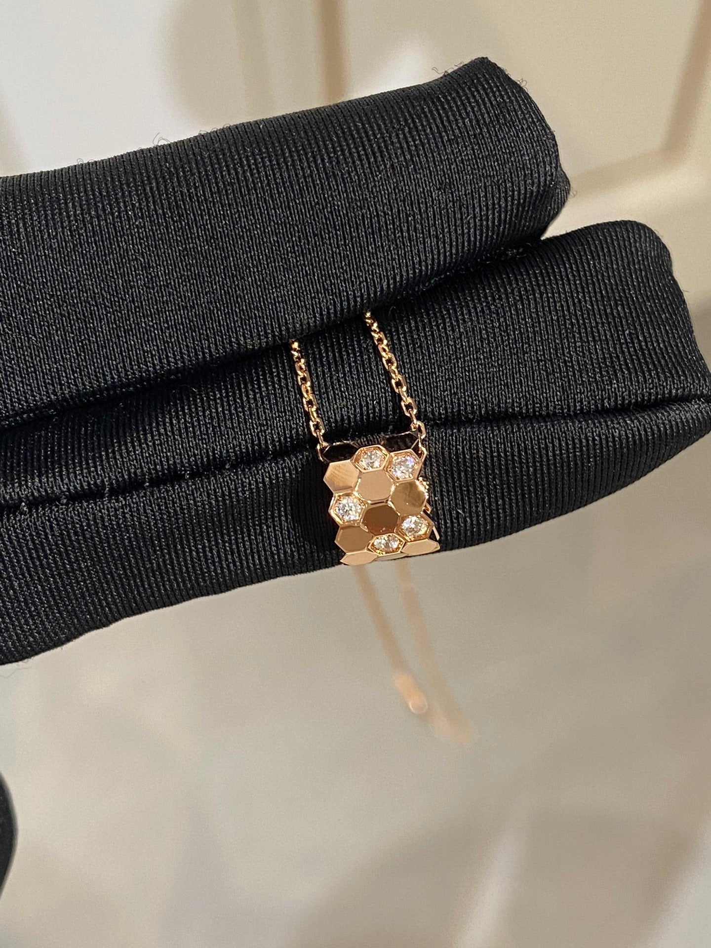 ¡®Lume Jewelry¡¯BEE LOVE DIAMOND NECKLACE