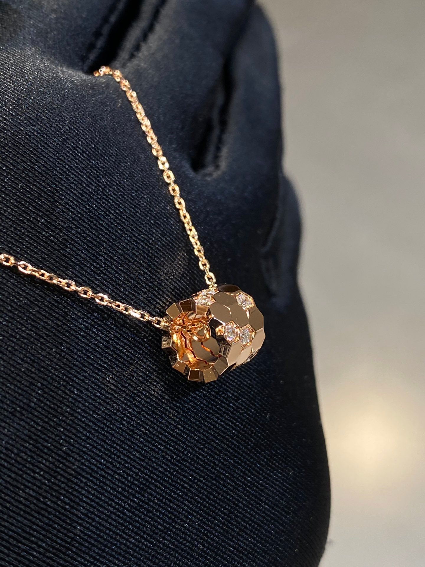 ¡®Lume Jewelry¡¯BEE LOVE DIAMOND NECKLACE
