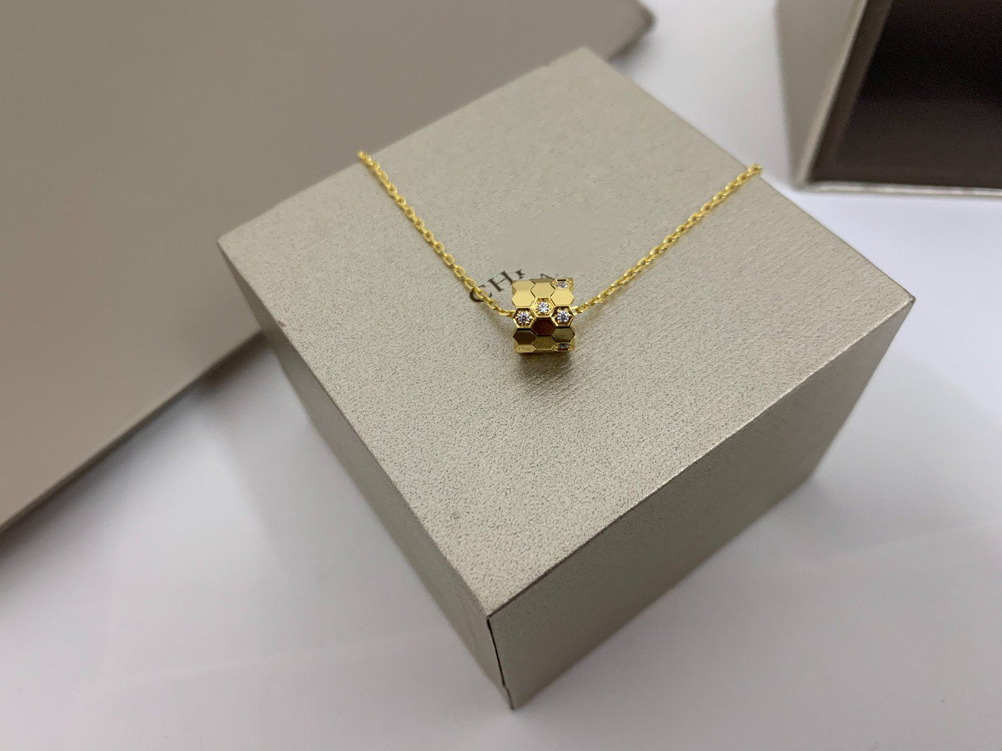 ¡®Lume Jewelry¡¯BEE LOVE DIAMOND NECKLACE