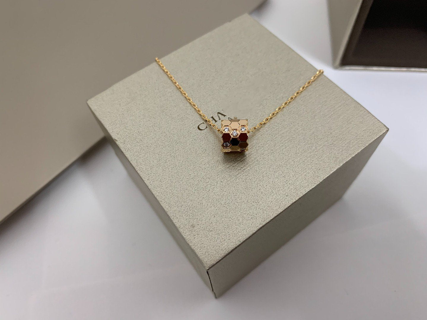¡®Lume Jewelry¡¯BEE LOVE DIAMOND NECKLACE