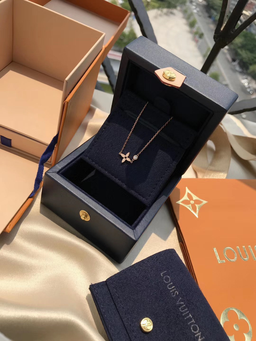 ¡®Lume Jewelry¡¯BLOSSOM PENDANT PINK GOLD AND DIAMOND