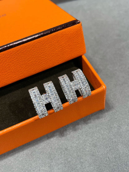 ¡®Lume Jewelry¡¯H STUD EARRINGS WITH SILVER DIAMONDS