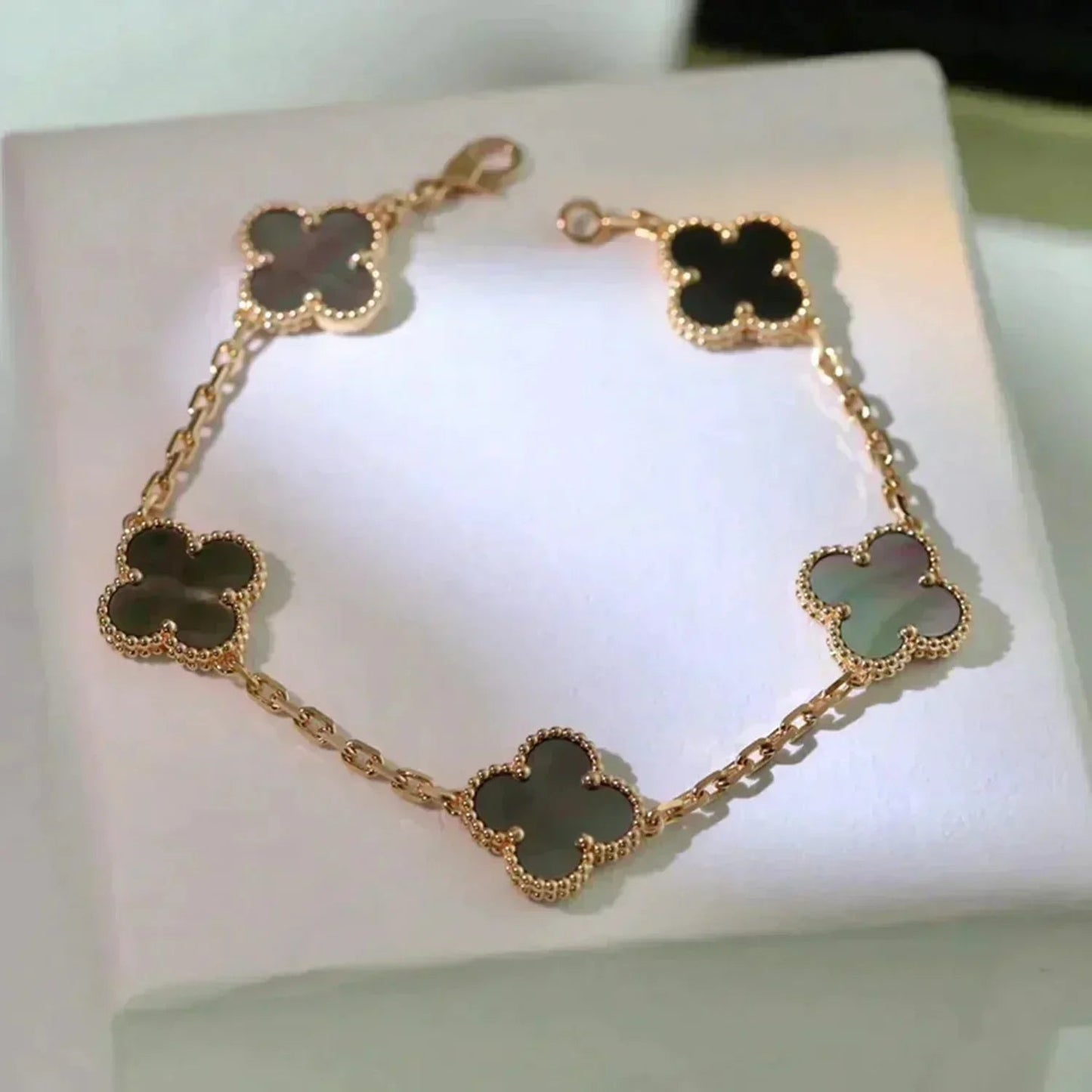 [Lume Jewelry]New CLOVER 5 MOTIF GRAY MOP BRACELET COLLECTION