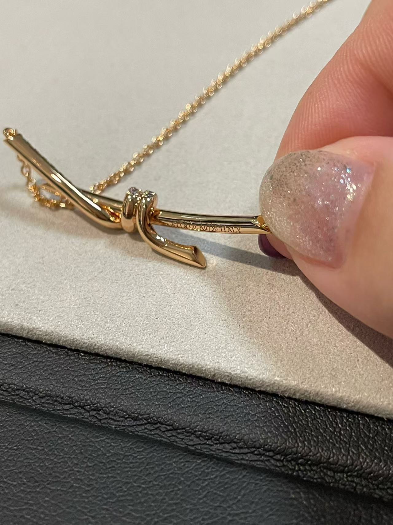 [Lume Jewelry]T House Diamond-Studded Knot Necklace