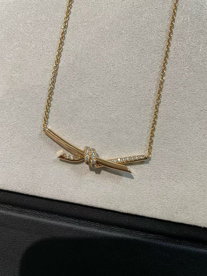 [Lume Jewelry]T House Diamond-Studded Knot Necklace