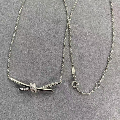 [Lume Jewelry]T House Diamond-Studded Knot Necklace