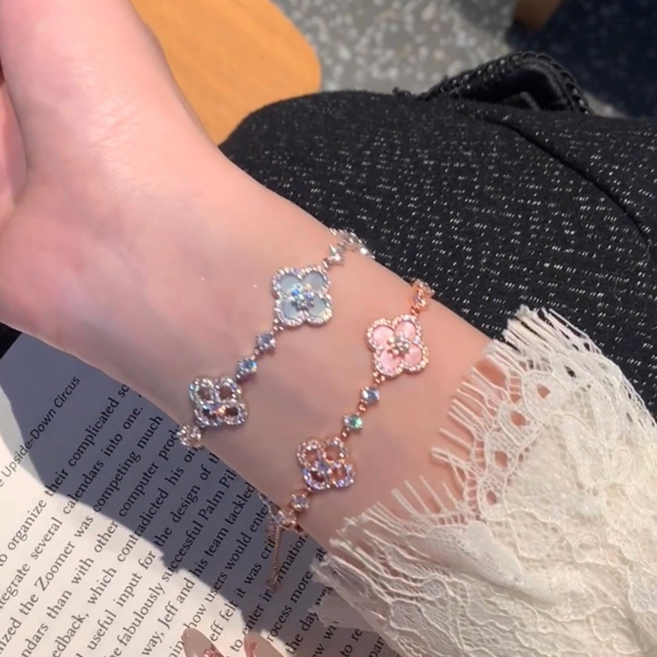 ¡®Lume Jewelry¡¯CLOVER 5 MOTIF PINK BLUE RED WHITE BRACELET