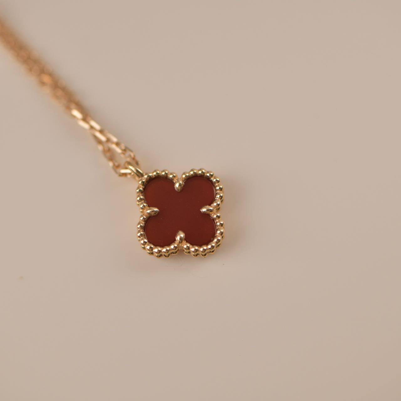 ¡®Lume Jewelry¡¯CLOVER MINI 9.5MM WHITE CARNELIANS NECKLACE
