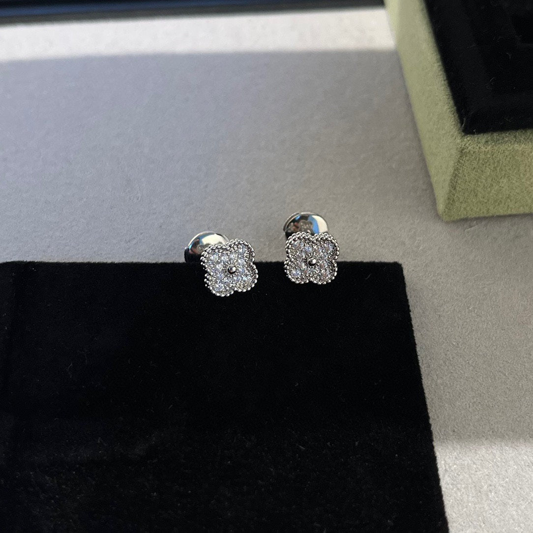 ¡®Lume Jewelry¡¯CLOVER MINI DIAMOND STUD EARRINGS