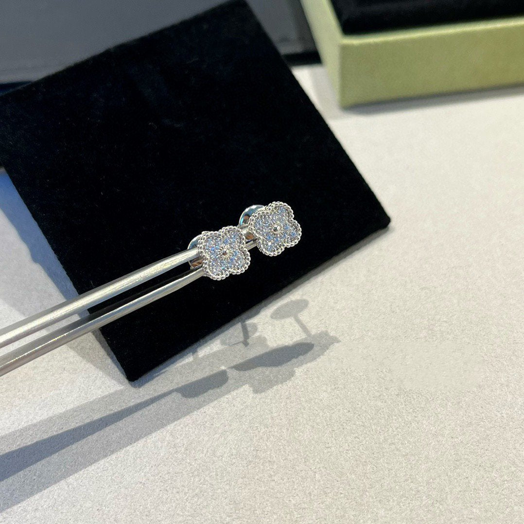 ¡®Lume Jewelry¡¯CLOVER MINI DIAMOND STUD EARRINGS