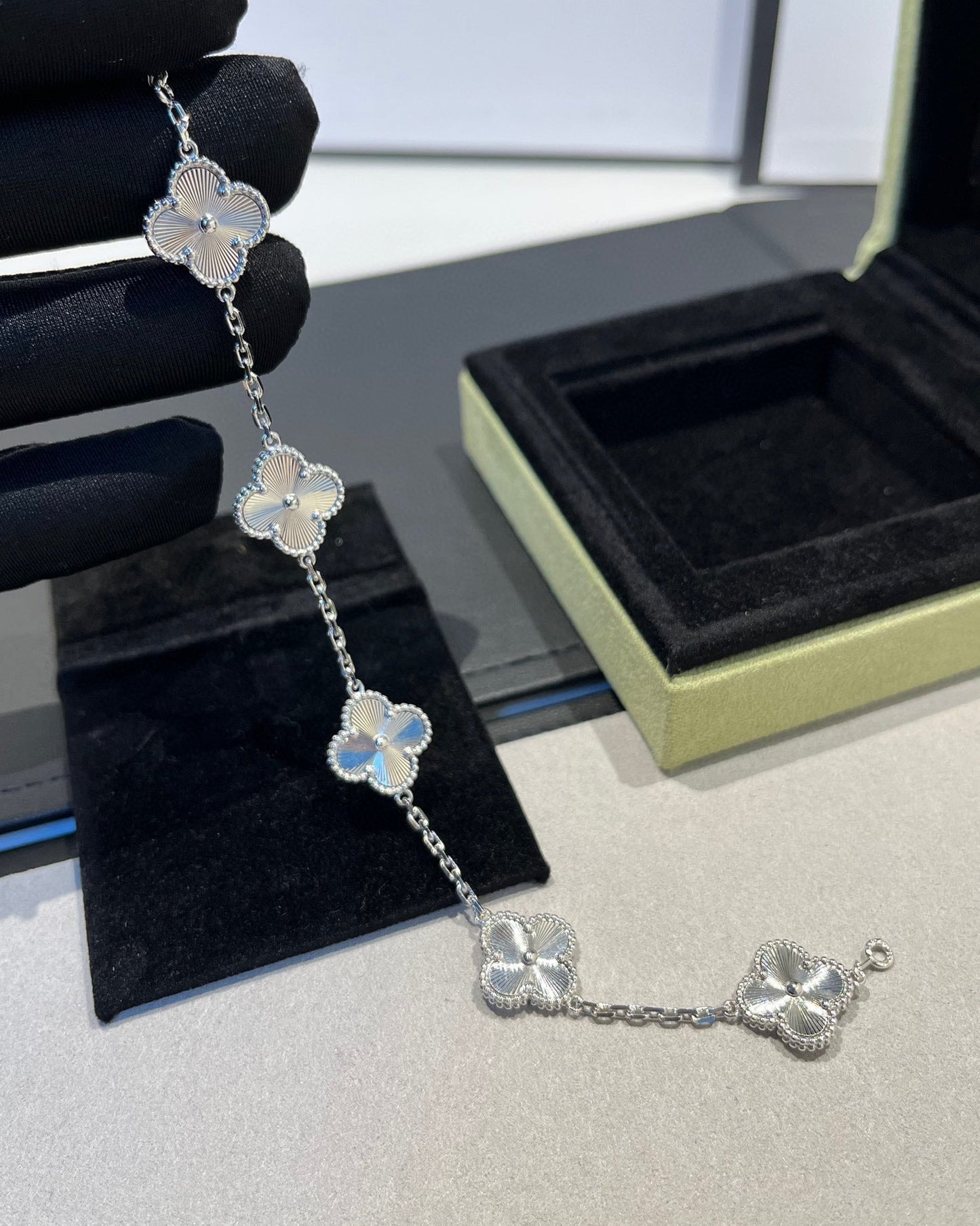 [Lume Jewelry]New  CLOVER 5 MOTIF LASER BRACELET COLLECTION