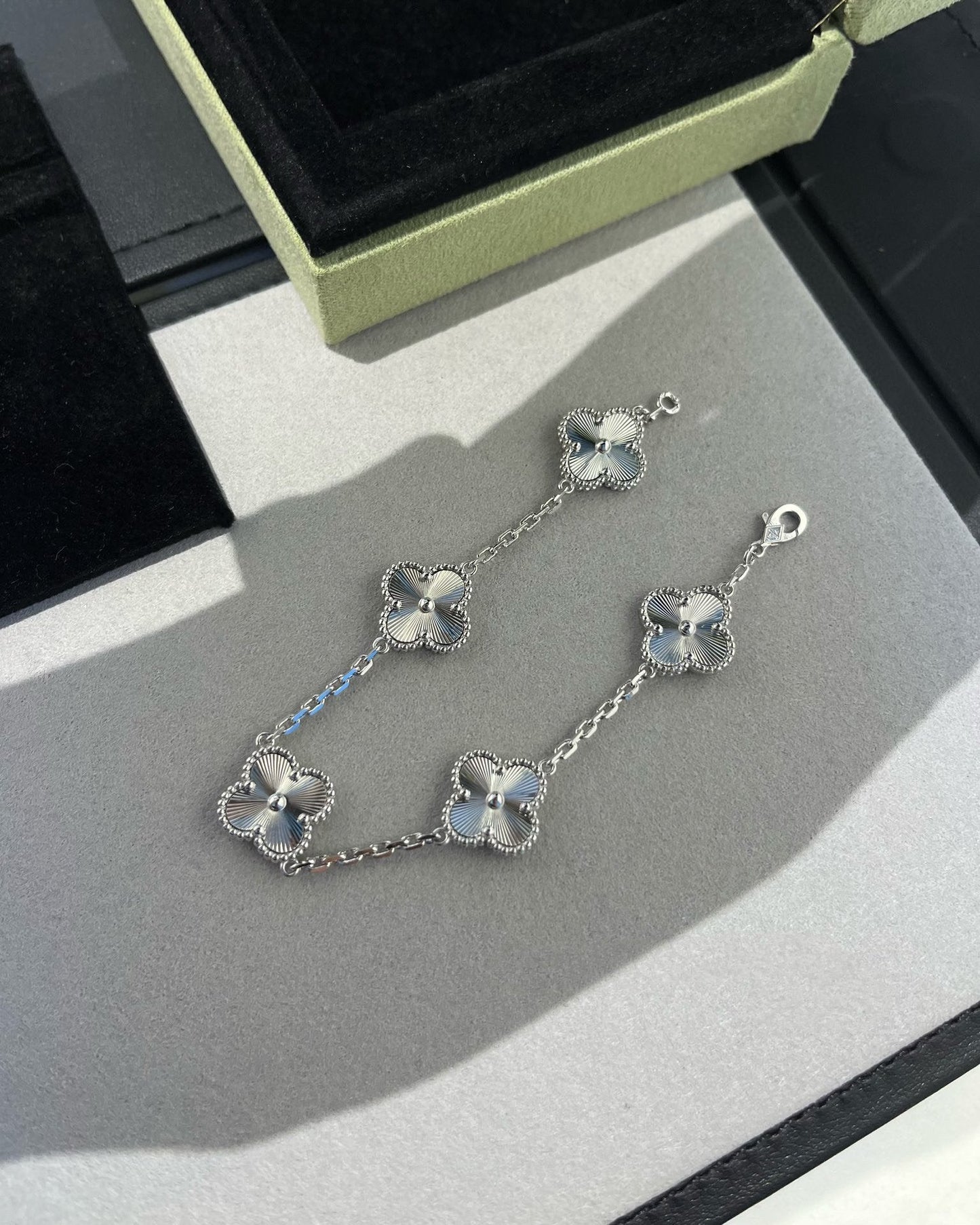 [Lume Jewelry]New  CLOVER 5 MOTIF LASER BRACELET COLLECTION